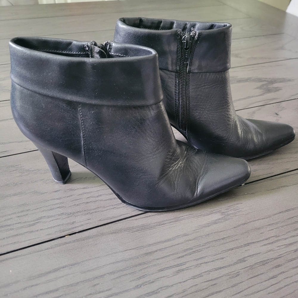 Women's leather boots booties shoes size 7 m.